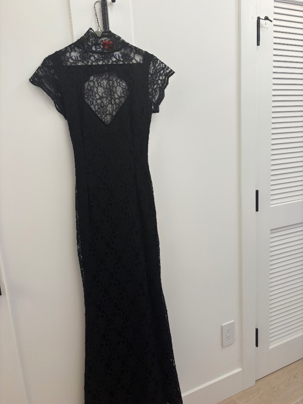 Black lace cap sleep gown